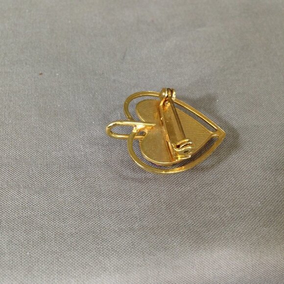 Vintage Gold Tone Heart Pin with Three Rose Pink Stones Pendant or Brooch - Picture 4 of 4